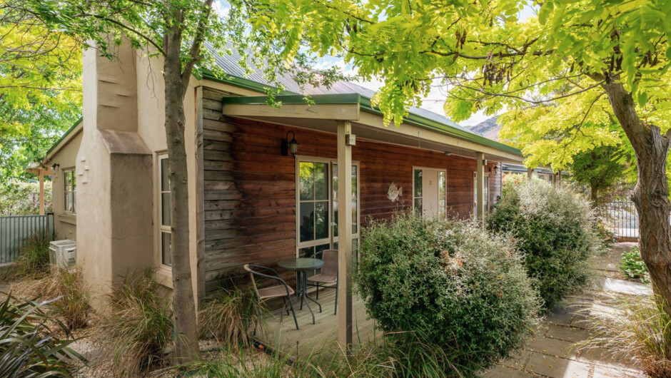 Green Oasis - Cromwell Holiday Home