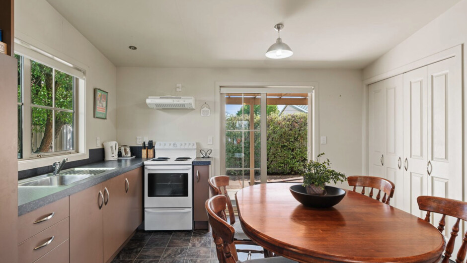 Green Oasis - Cromwell Holiday Home