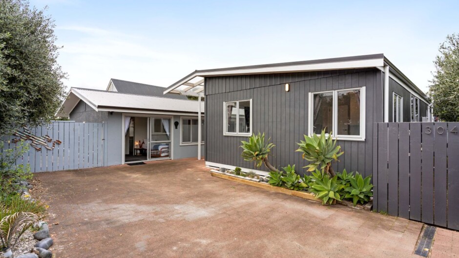 Whanga Beach Bach