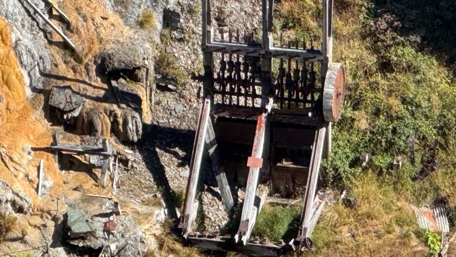 Stamping battery for gold recovery.