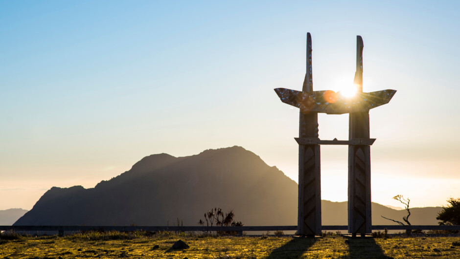 Stand among the sacred Māui carvings as the sun rises over Maunga Hikurangi.
A powerful cultural experience surrounded by breathtaking views and deep Ngāti Porou stories.