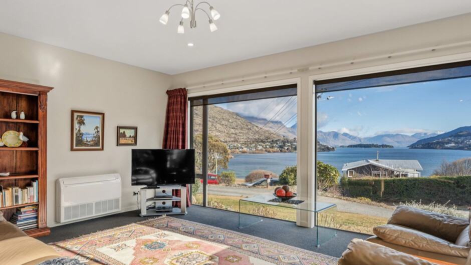 Frankton Arm Vista - Queenstown Holiday Home