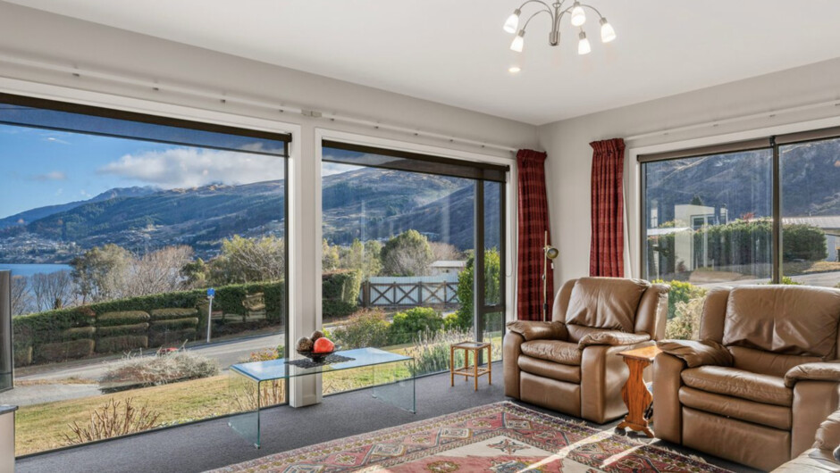 Frankton Arm Vista - Queenstown Holiday Home