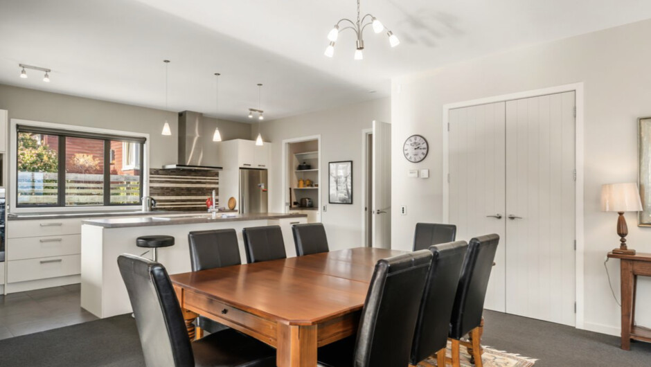 Frankton Arm Vista - Queenstown Holiday Home