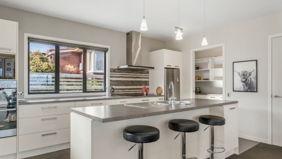 Frankton Arm Vista - Queenstown Holiday Home