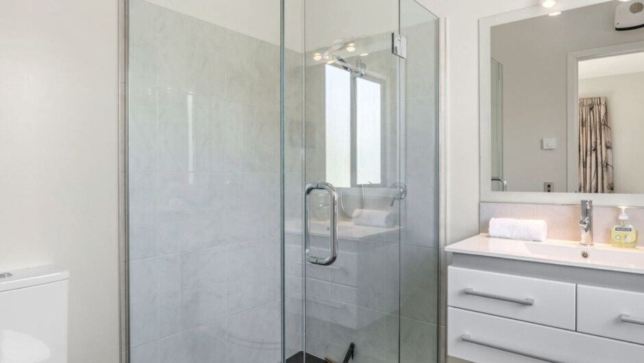 Frankton Arm Vista - Queenstown Holiday Home