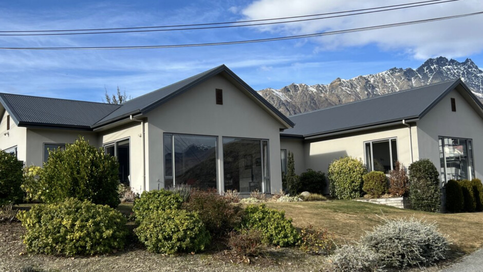 Frankton Arm Vista - Queenstown Holiday Home