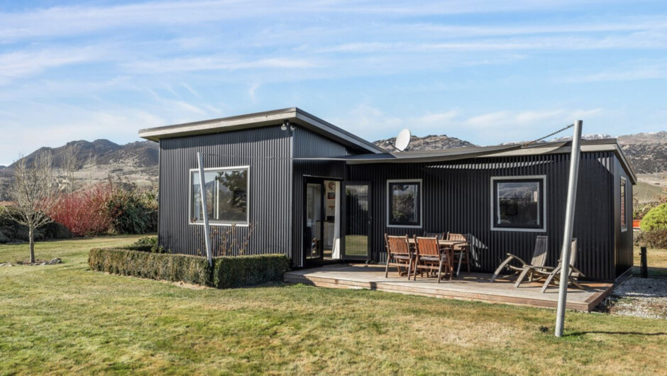 Olive Cottage - Cromwell Holiday Home