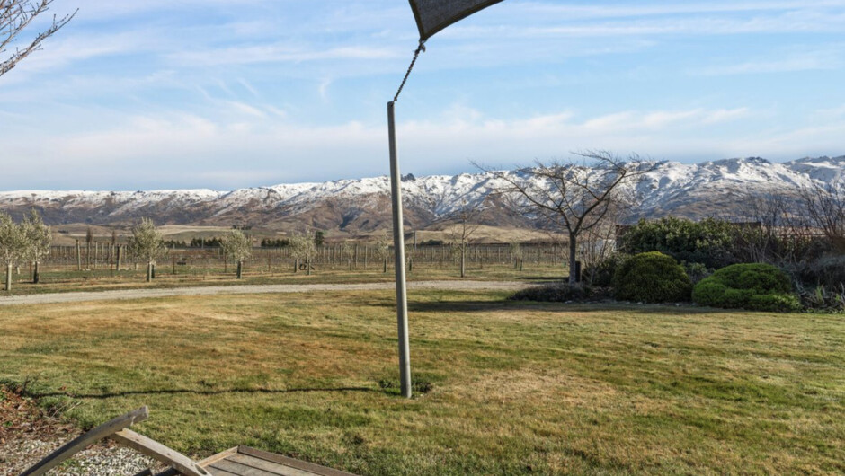 Olive Cottage - Cromwell Holiday Home