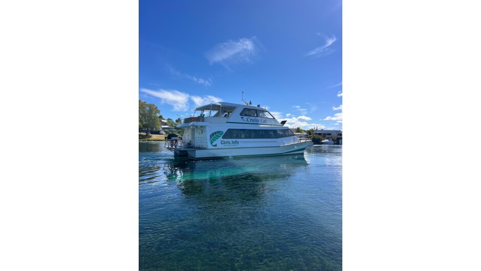Relax aboard a scenic Lake Taupō cruise out to the majestic Māori Rock Carvings.