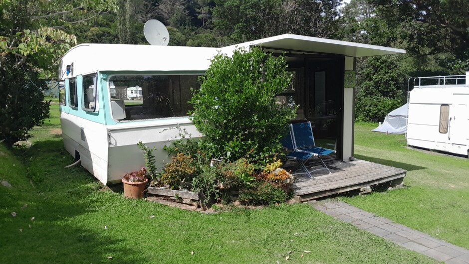Caravans for five, with annex, 2+(3x1)-Retro