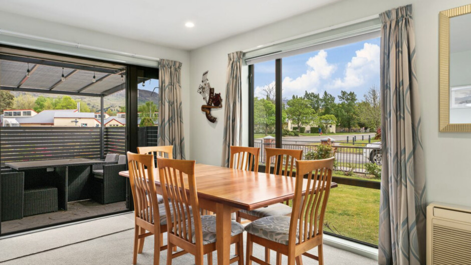 Greenways Escape - Cromwell Holiday Home