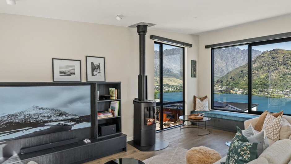 Lake Panorama - Queenstown Holiday Home