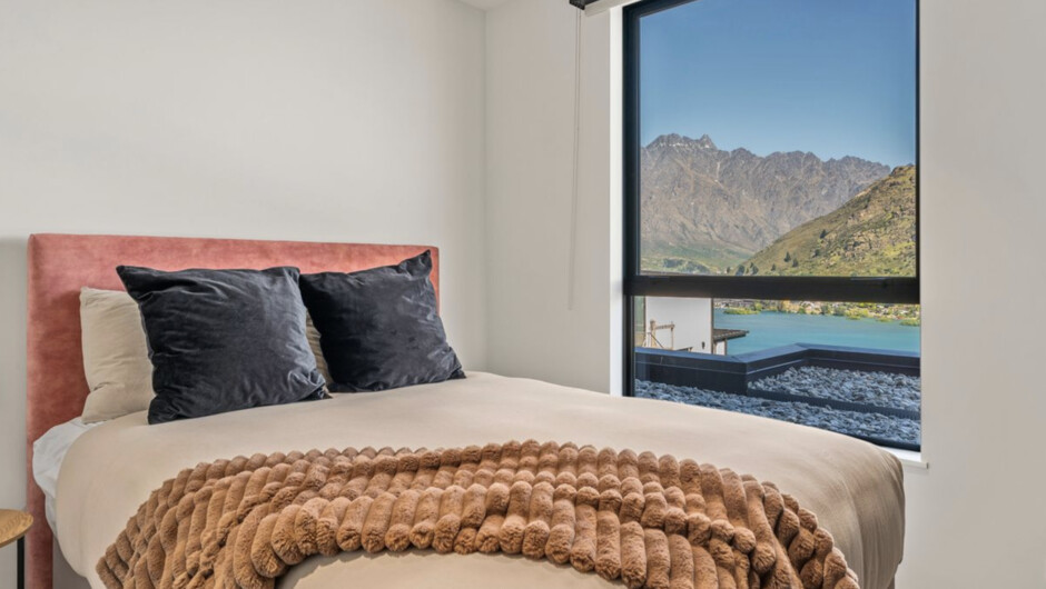 Lake Panorama - Queenstown Holiday Home