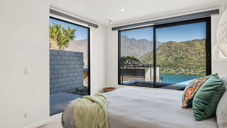 Lake Panorama - Queenstown Holiday Home
