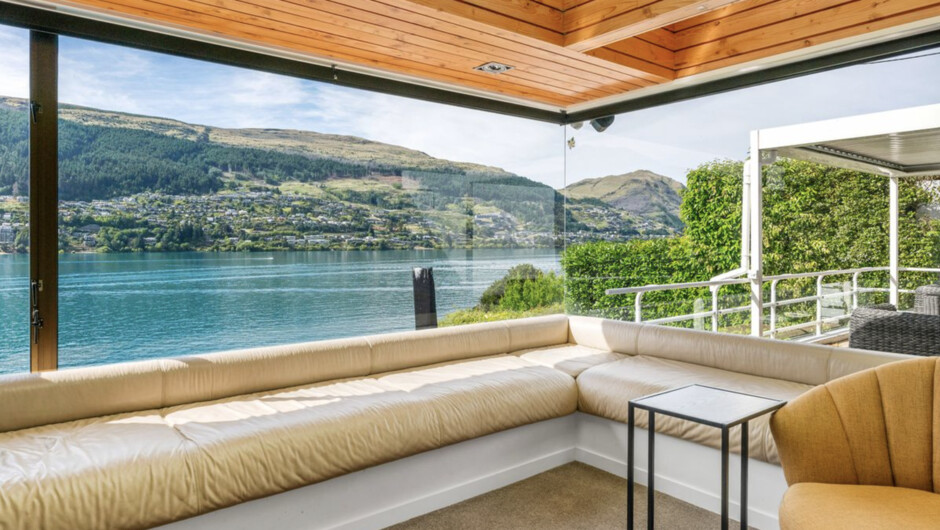 Lakefront Serenity - Queenstown Holiday Home