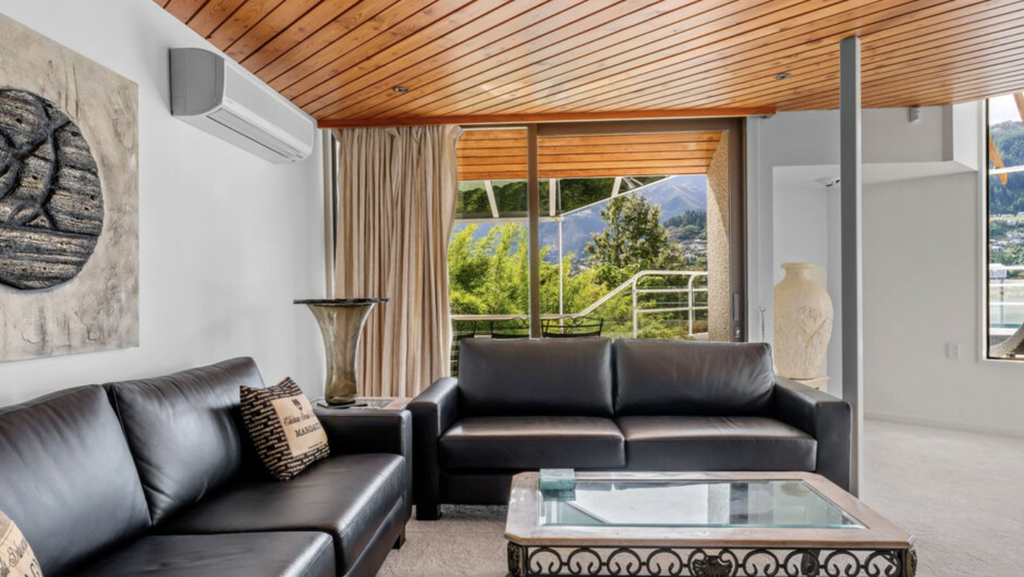 Lakefront Serenity - Queenstown Holiday Home