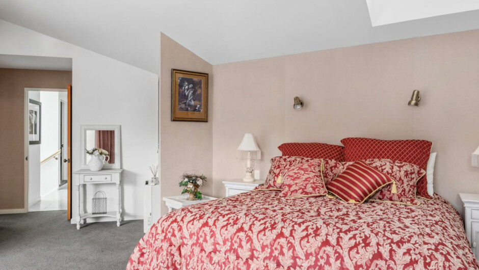 Lakefront Serenity - Queenstown Holiday Home