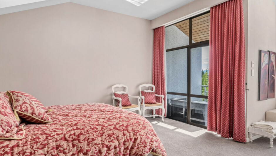Lakefront Serenity - Queenstown Holiday Home