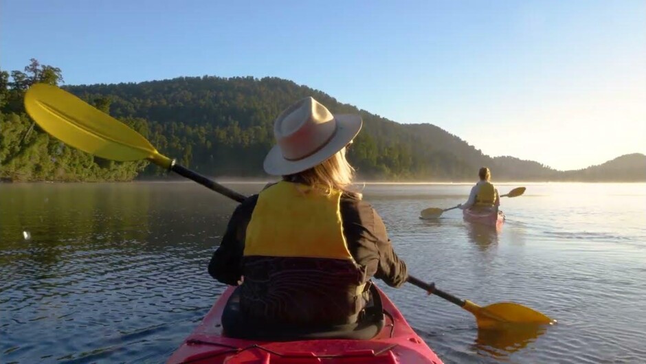 Kayak Tours and Guided Walks, Lake Mapourika: Franz Josef Wilderness Tours