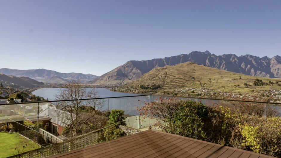 Hensman House - Queenstown Holiday Home