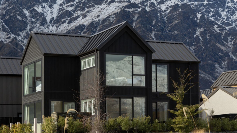 Golfers and Skiers Retreat - Jacks Point Home