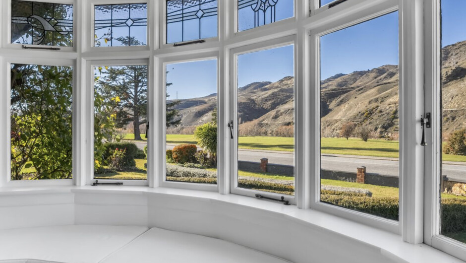 Lakeside Retreat - Cromwell Holiday Home