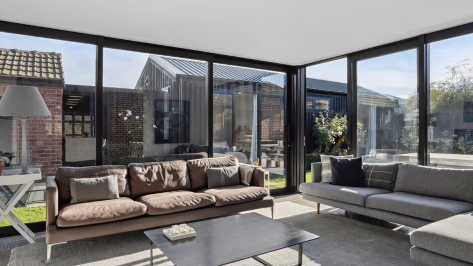 Lakeside Retreat - Cromwell Holiday Home
