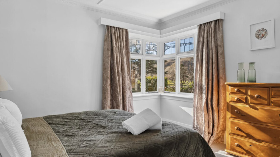 Lakeside Retreat - Cromwell Holiday Home