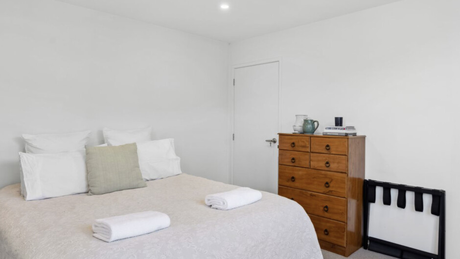Lakeside Retreat - Cromwell Holiday Home