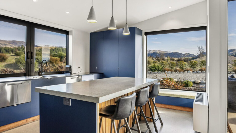 Eight On Jackson - Luggate Holiday Home