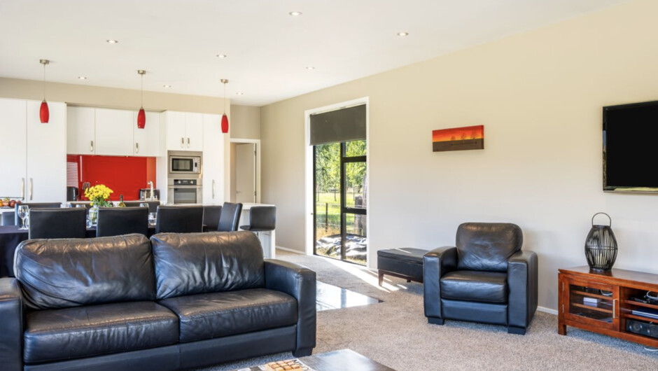 Hāwea Horizon - Lake Hāwea Holiday Home