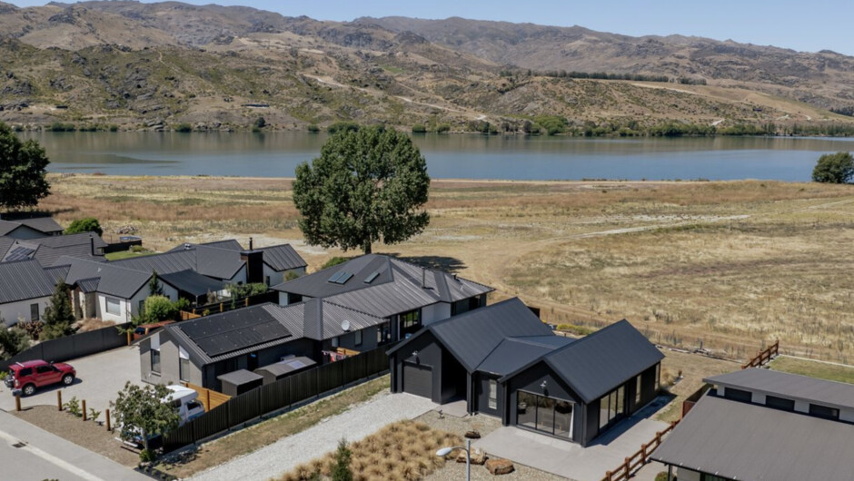 Dancing Tussock Escape - Cromwell Holiday Home