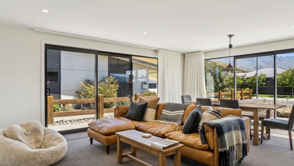 Dancing Tussock Escape - Cromwell Holiday Home
