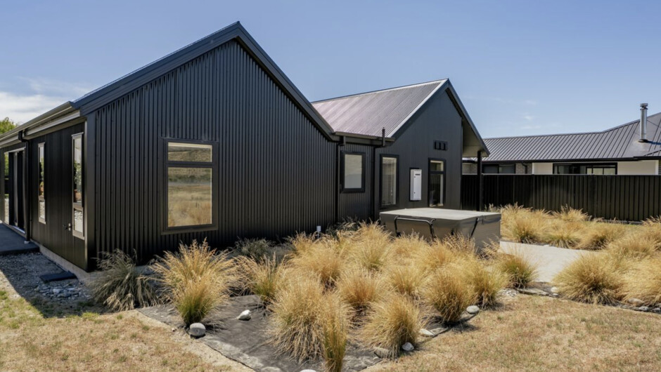 Dancing Tussock Escape - Cromwell Holiday Home