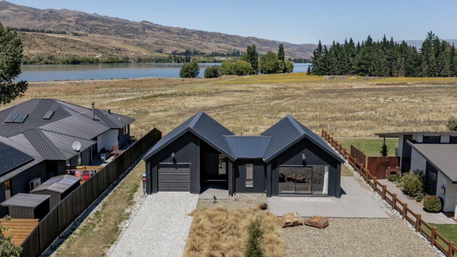 Dancing Tussock Escape - Cromwell Holiday Home