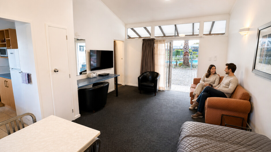 Teal Motor Lodge One-Bedroom Family