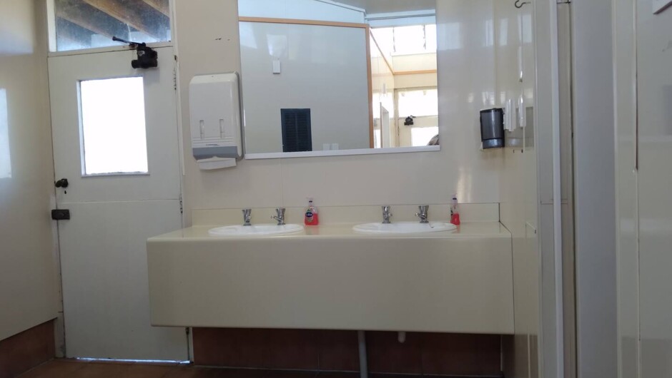 Single Hostel Rooms Shared Bathroom with showers/toilets