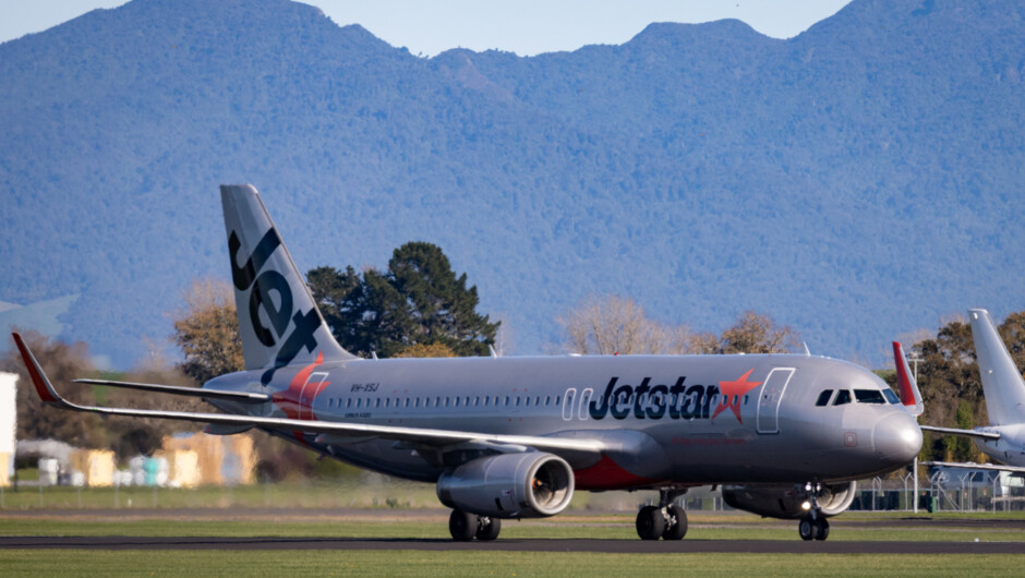 Jetstar A320 at Hamilton Airport