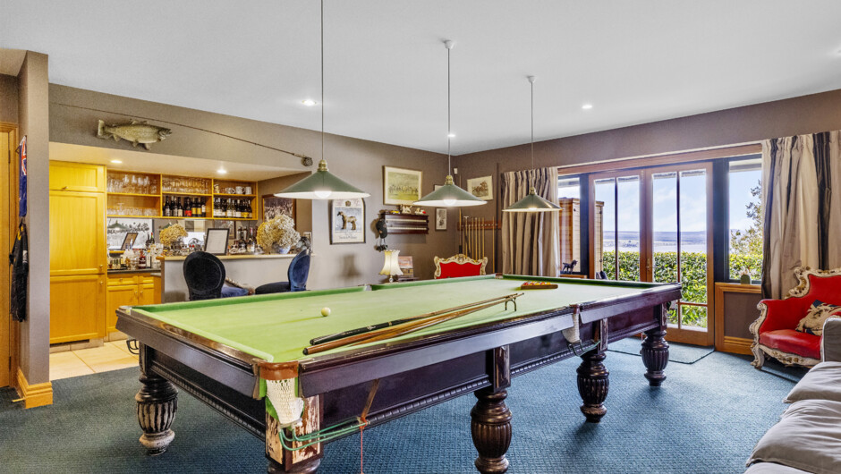 Bar/Billiard Room
