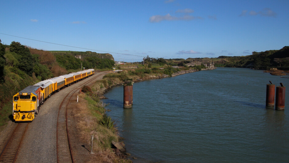 GVR Tour Train arriving into Patea