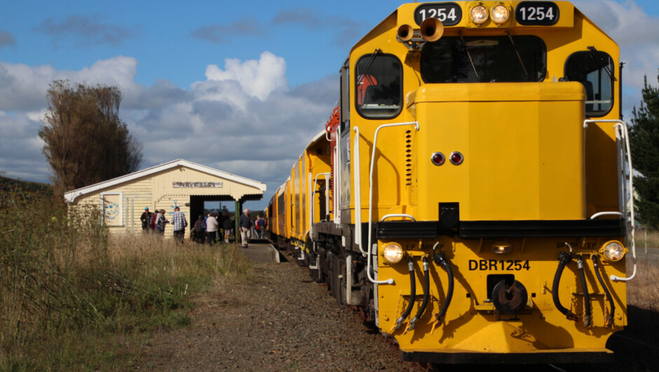 GVR Tour Train stopped at Waverley for homemade lunch by a local group