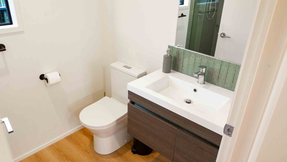 Bathroom2/Ensuite