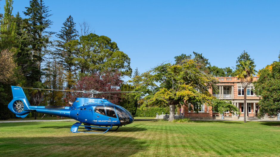 Heli landing available on the front lawn