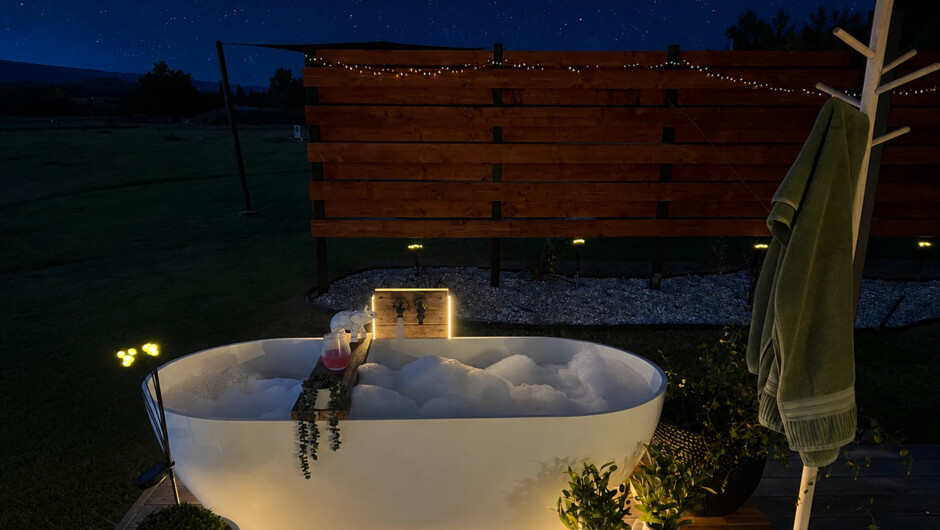 Outdoor hot bath under the Central Otago Skies