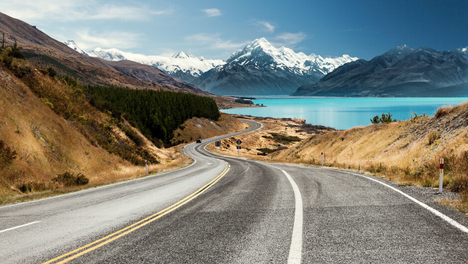 Travel alongside Lake Pukaki
