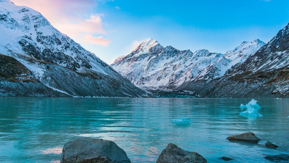 Marvel at New Zealand's tallest mountain - Aoraki / Mount Cook