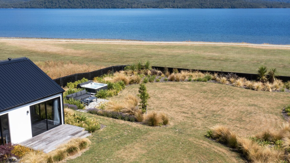 Lake House - Te Anau Holiday Home