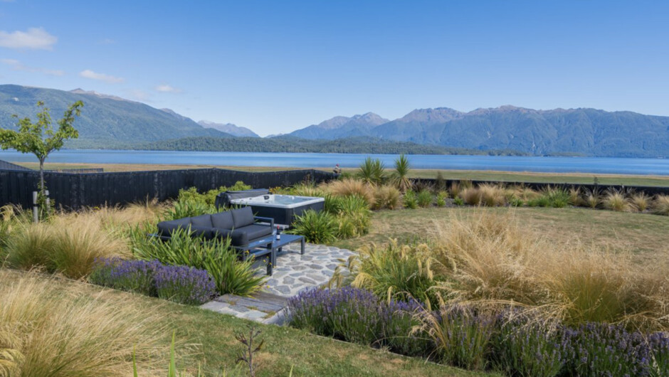 Lake House - Te Anau Holiday Home