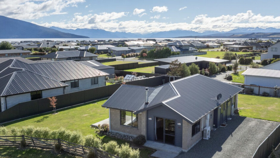Mountainview Escape - Te Anau Holiday House